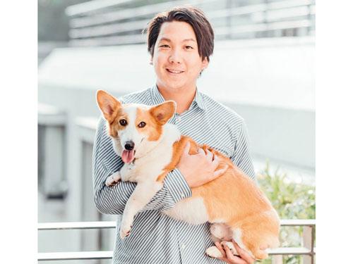 大久保泰介社長の愛犬は、元保護犬のコルク